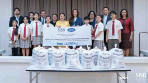 SISB Schools ส่งมอบวิตามินบำรุงพืชจากขยะอาหาร 2,000 กิโลกรัม แด่สำนักงาน กปร. ต่อยอดแนวทางพัฒนาอย่างยั่งยืน